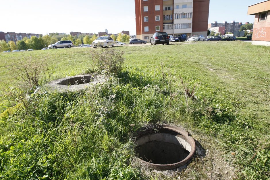 Klaipėdoje prie ligoninės pavogti kanalizacijos šulinių dangčiai