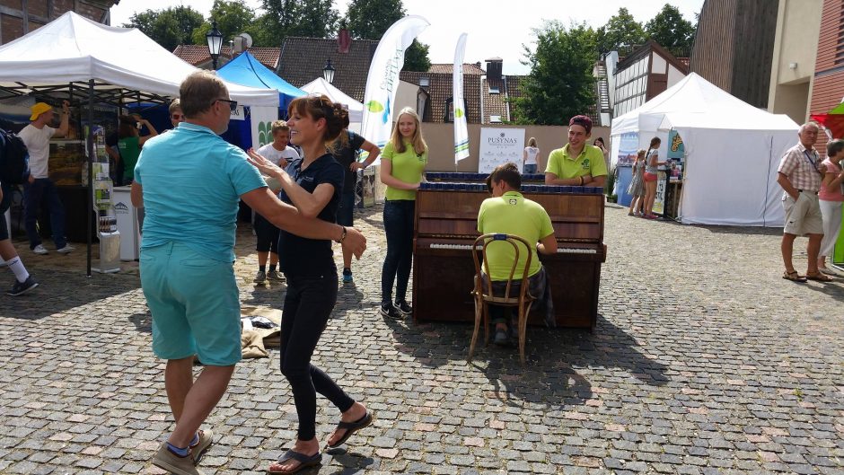 Jaunuolių misija – išgelbėti pianiną