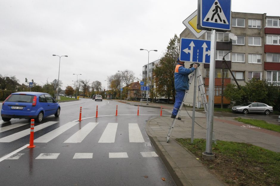 Vairuotojai nustebę: Kretingos gatvėje – ženklinimo painiava