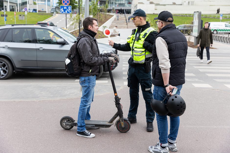 Sostinėje – paspirtukų reidas: primena svarbų dalyką 