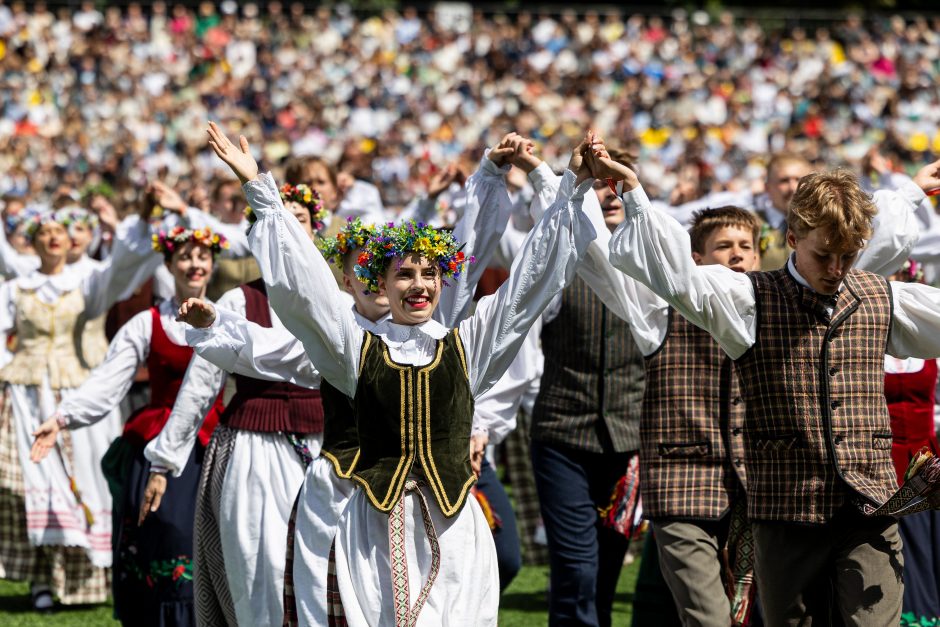 Dainų šventės šokių diena „Amžių tiltais“