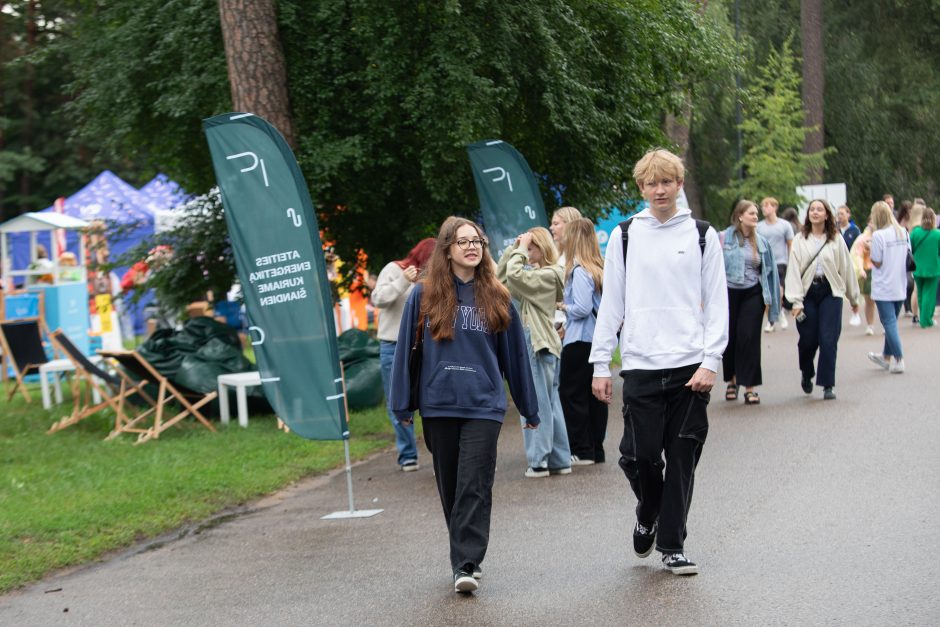 Minios žmonių plūsta į festivalį „jaunas kaip Vilnius“ Vingio parke