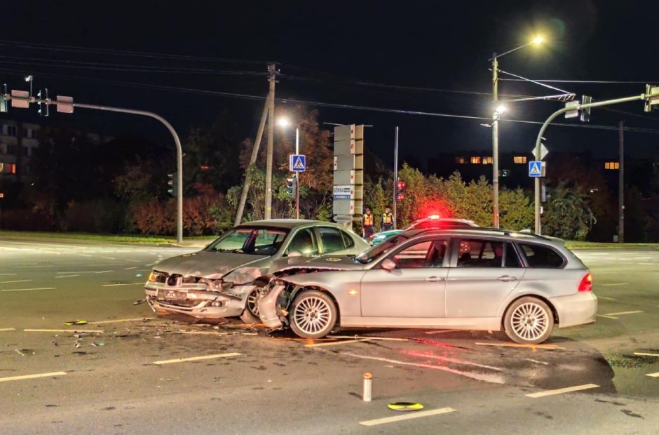 Avarija Taikos prospekte: susidūrė du automobiliai