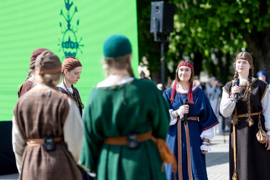 Vilniuje atidaryta dainų šventei skirta instaliacija „Sodai“