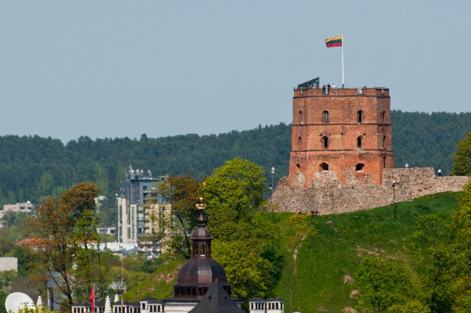 Rankomis apglėbę Gedimino kalną, teatralai pagerbs Vydūną