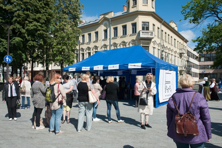 Ekskursijose atgijo kauniečių patriotiškumas