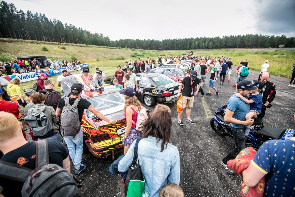 Nemuno žiede susidūrė du lenktyniniai automobiliai