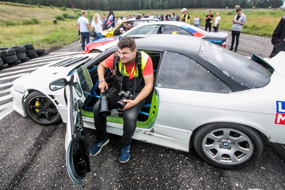 Nemuno žiede susidūrė du lenktyniniai automobiliai