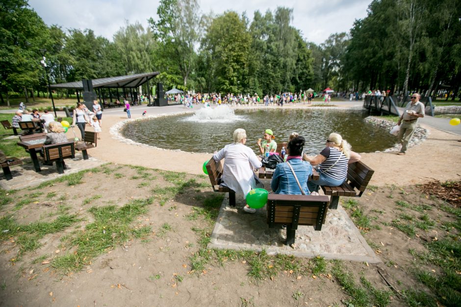 Kauniečiai rinkosi apžiūrėti sutvarkyto Dainavos parko