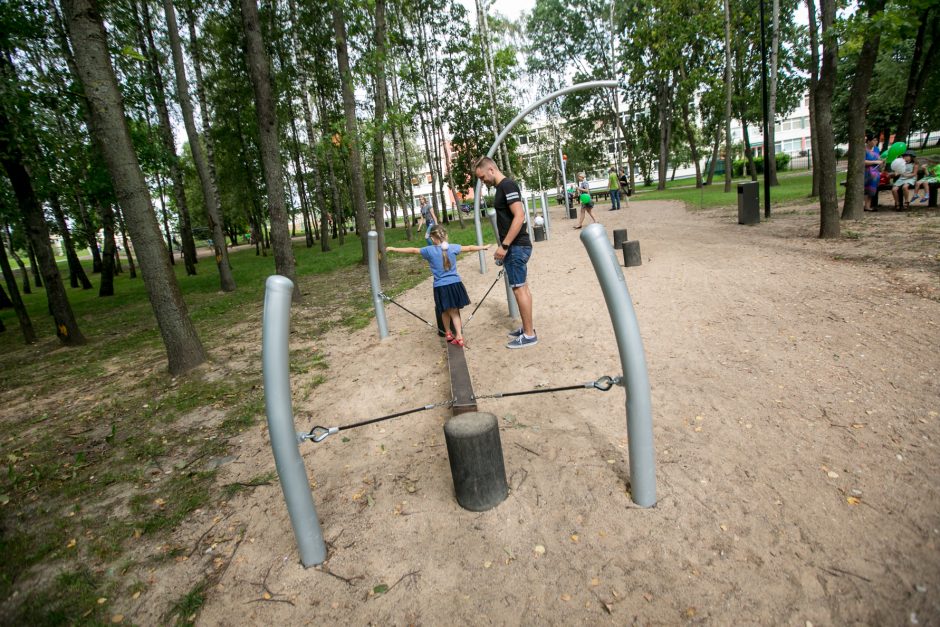 Kauniečiai rinkosi apžiūrėti sutvarkyto Dainavos parko