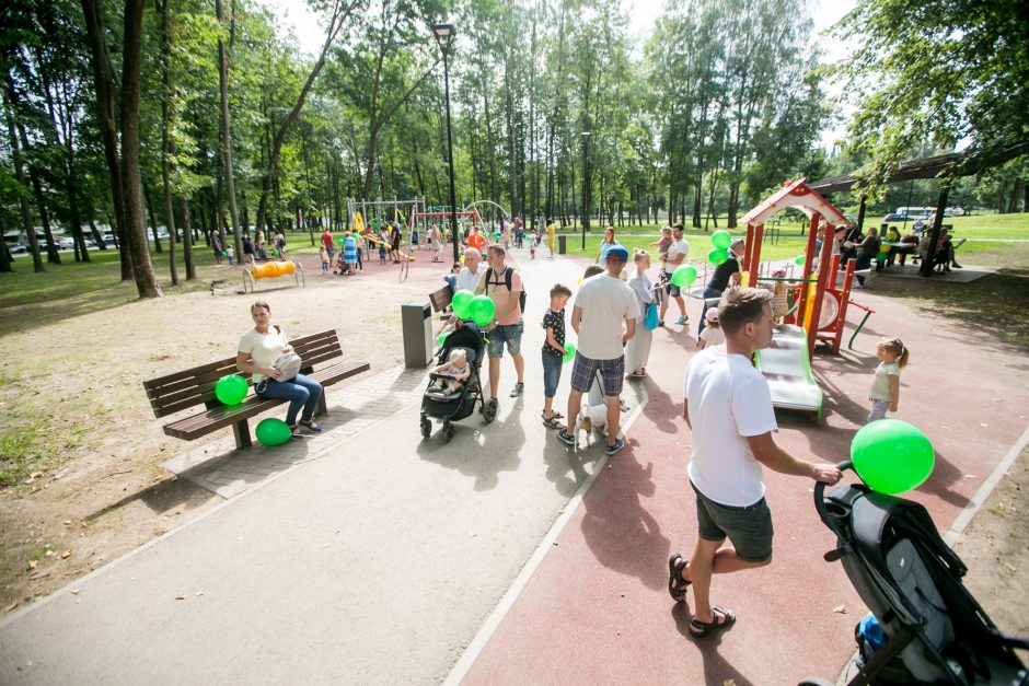 Kauniečiai rinkosi apžiūrėti sutvarkyto Dainavos parko