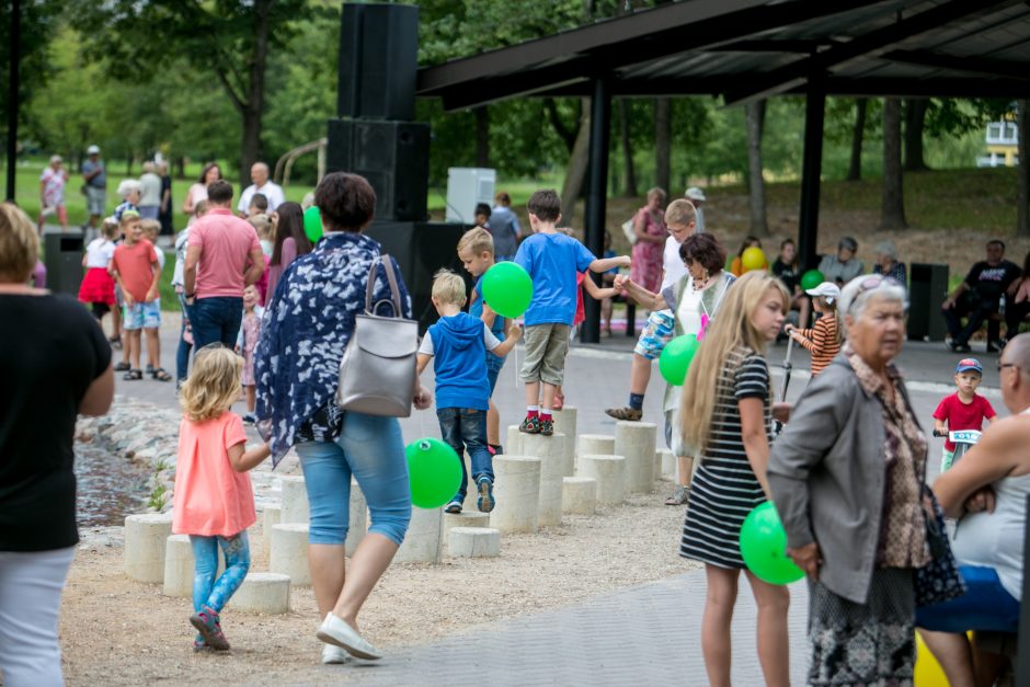 Kauniečiai rinkosi apžiūrėti sutvarkyto Dainavos parko