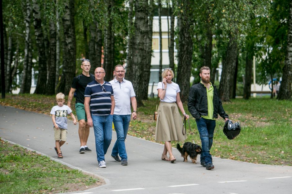 Kauniečiai rinkosi apžiūrėti sutvarkyto Dainavos parko