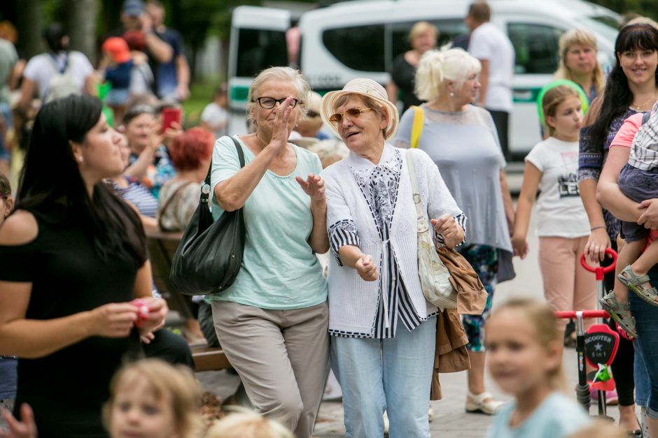 Kauniečiai rinkosi apžiūrėti sutvarkyto Dainavos parko