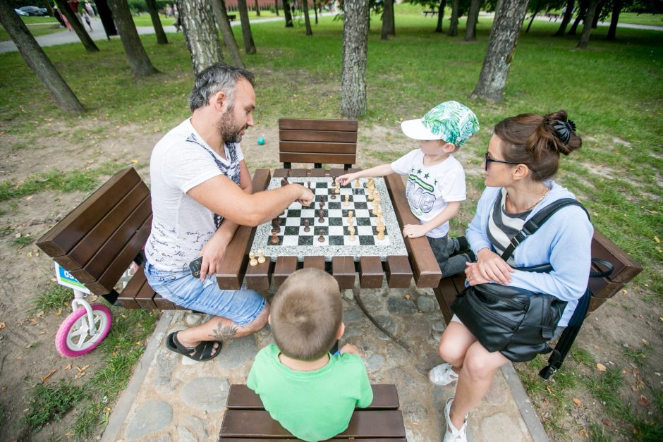 Kauniečiai rinkosi apžiūrėti sutvarkyto Dainavos parko