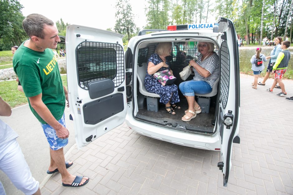 Kauniečiai rinkosi apžiūrėti sutvarkyto Dainavos parko