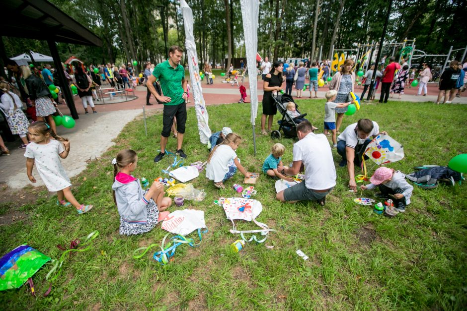 Kauniečiai rinkosi apžiūrėti sutvarkyto Dainavos parko