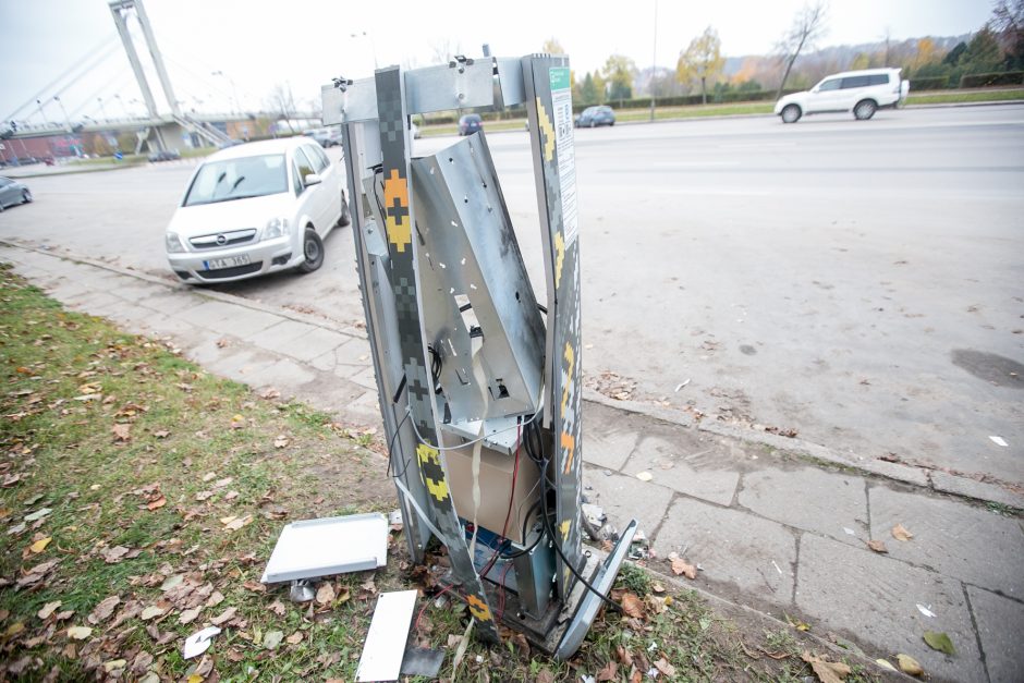 Kaune naktį driokstelėjo sprogimas: susprogdintas parkomatas