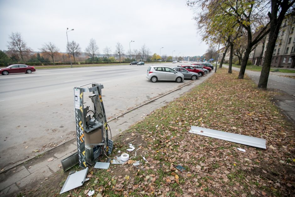 Kaune naktį driokstelėjo sprogimas: susprogdintas parkomatas