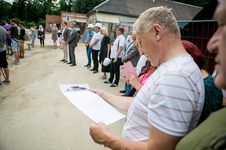 Zoologijos sode – rekonstrukcijos pradžia: pradeda statyti gydyklą