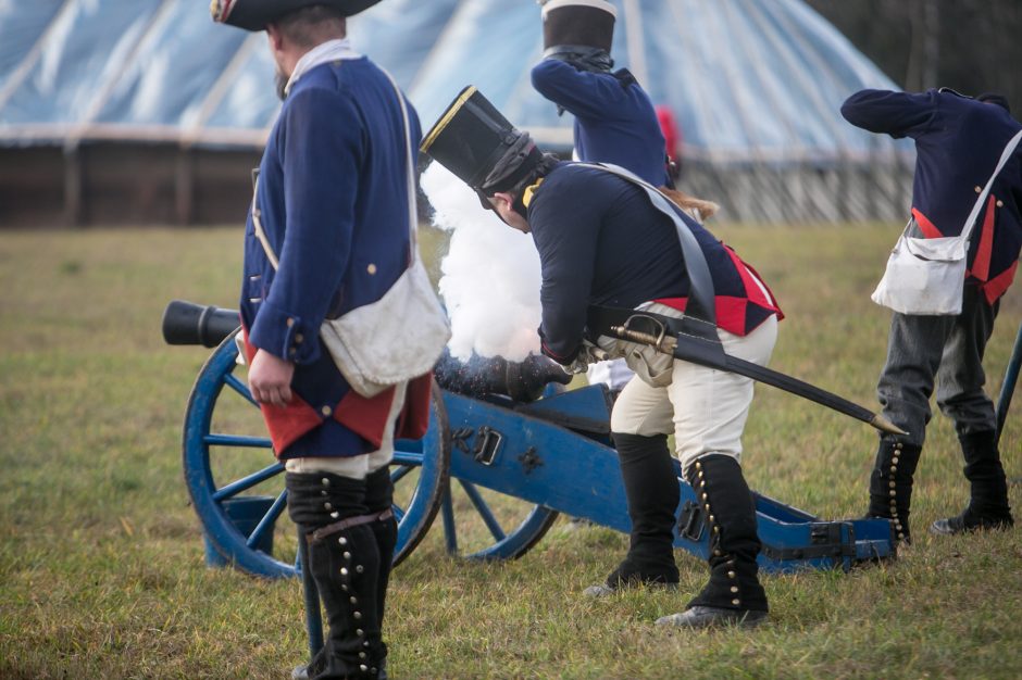 Rumšiškės virto mūšio lauku: Napoleono patrankos paskandino muziejų dūmuose