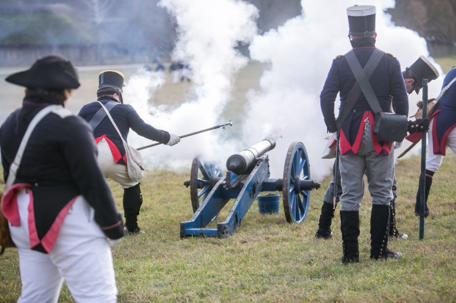 Rumšiškės virto mūšio lauku: Napoleono patrankos paskandino muziejų dūmuose