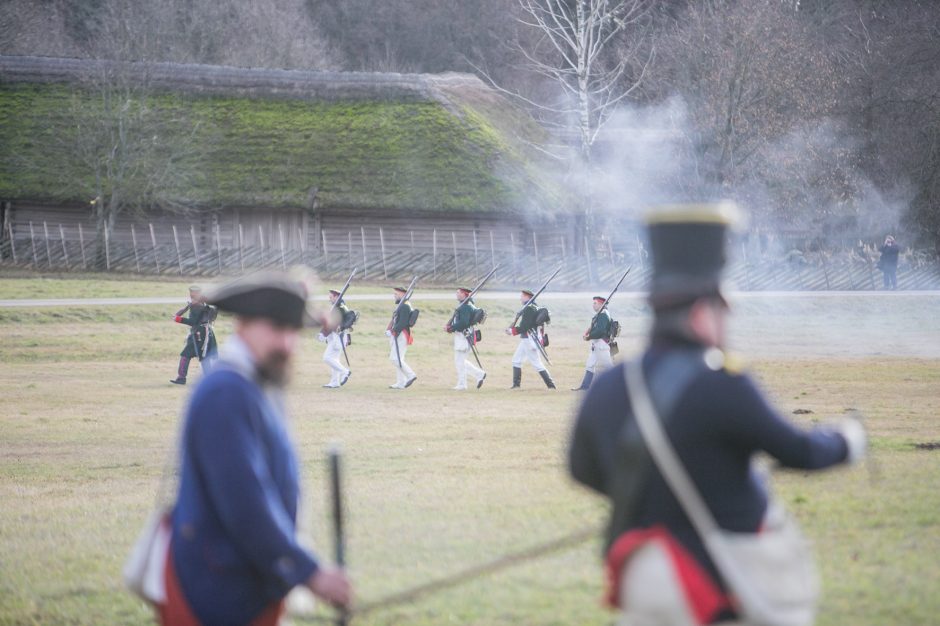 Rumšiškės virto mūšio lauku: Napoleono patrankos paskandino muziejų dūmuose