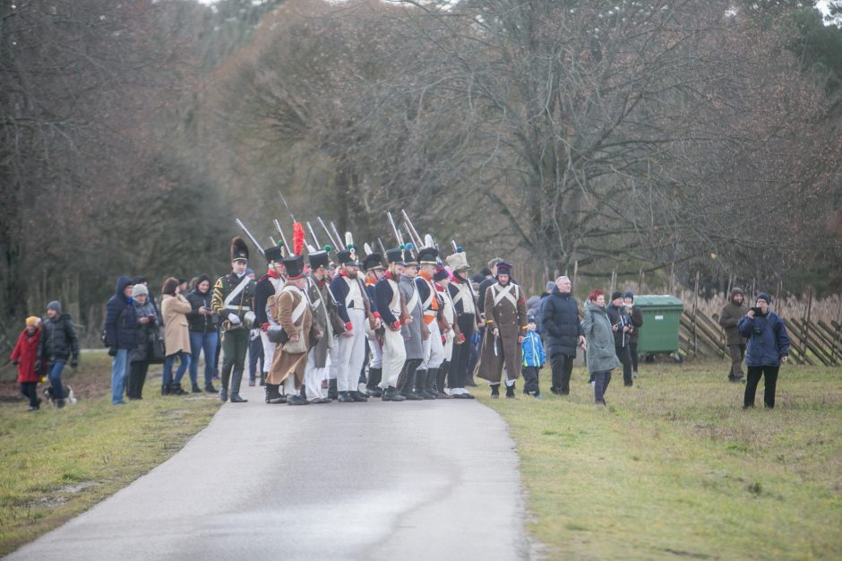 Rumšiškės virto mūšio lauku: Napoleono patrankos paskandino muziejų dūmuose