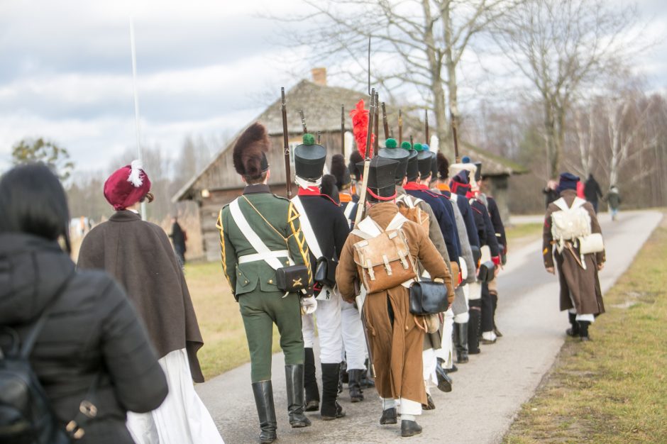 Rumšiškės virto mūšio lauku: Napoleono patrankos paskandino muziejų dūmuose