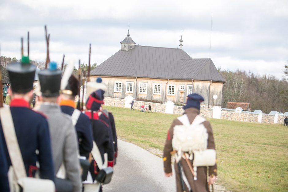 Rumšiškės virto mūšio lauku: Napoleono patrankos paskandino muziejų dūmuose