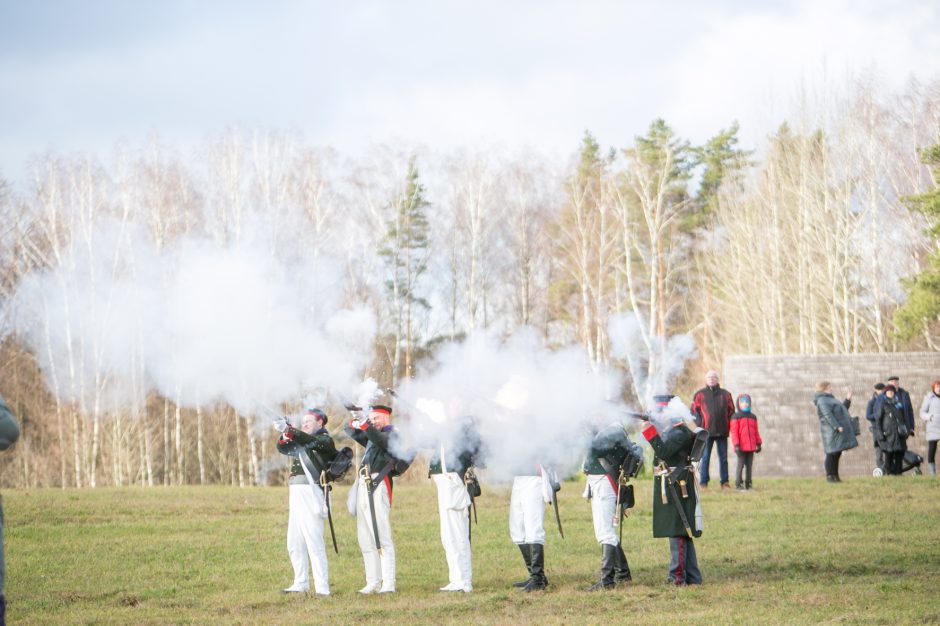 Rumšiškės virto mūšio lauku: Napoleono patrankos paskandino muziejų dūmuose