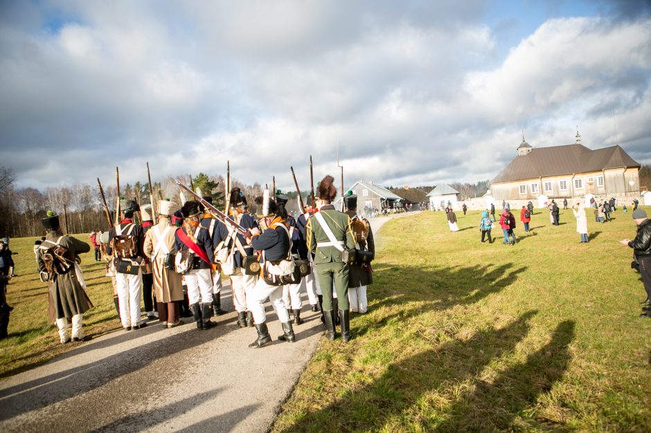 Rumšiškės virto mūšio lauku: Napoleono patrankos paskandino muziejų dūmuose