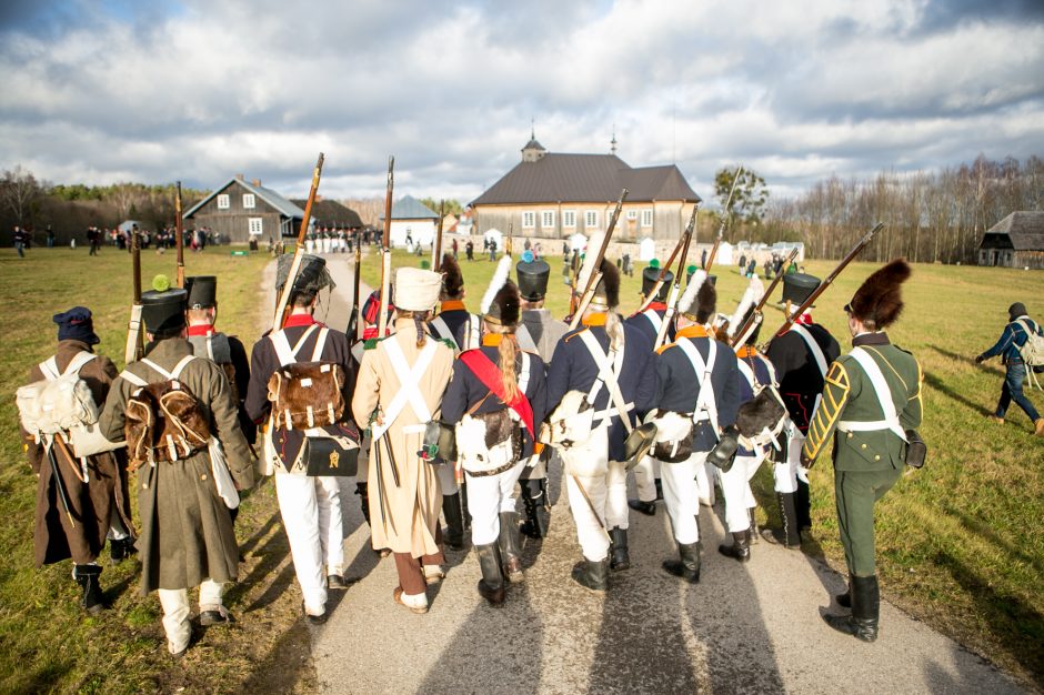 Rumšiškės virto mūšio lauku: Napoleono patrankos paskandino muziejų dūmuose