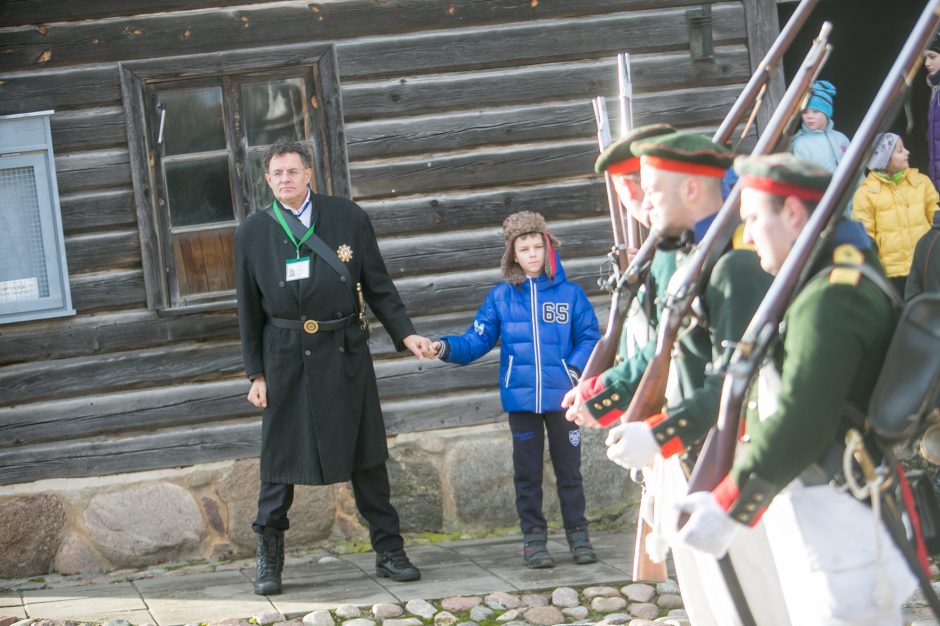 Rumšiškės virto mūšio lauku: Napoleono patrankos paskandino muziejų dūmuose