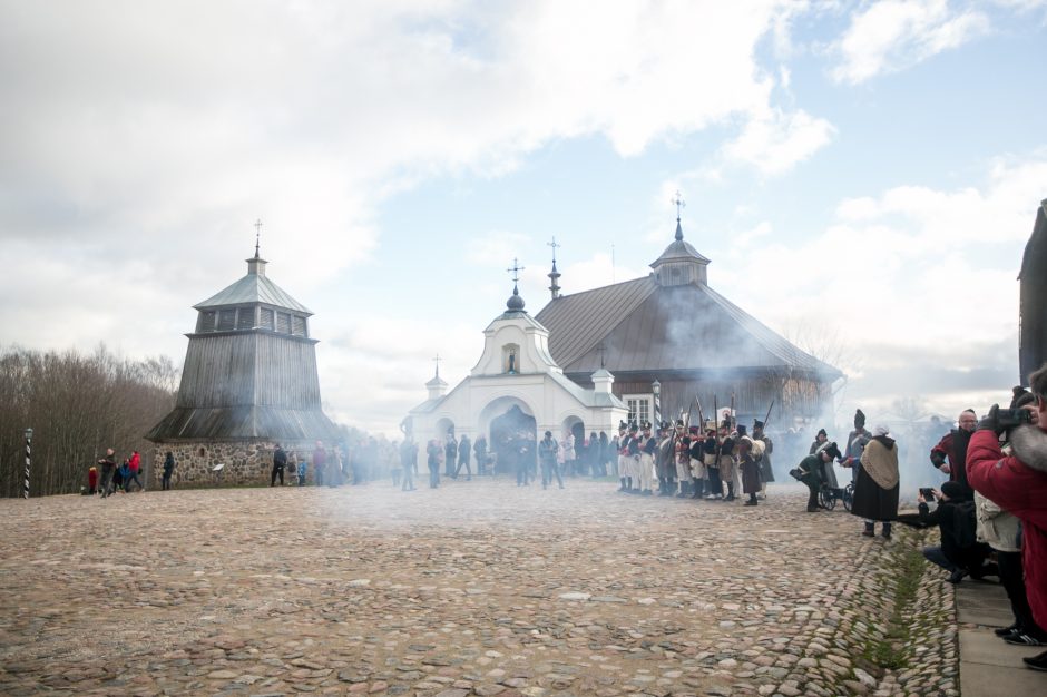 Rumšiškės virto mūšio lauku: Napoleono patrankos paskandino muziejų dūmuose