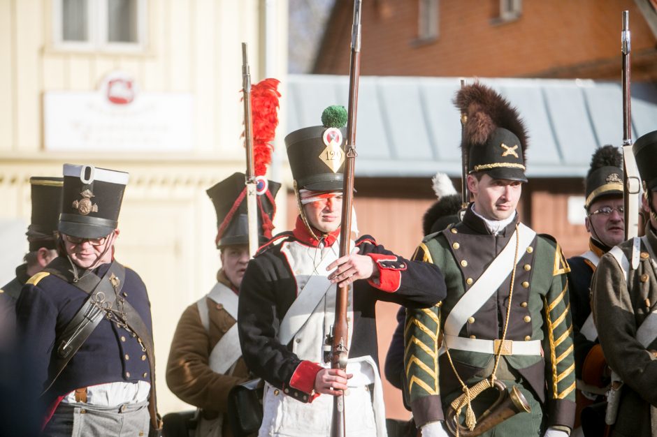 Rumšiškės virto mūšio lauku: Napoleono patrankos paskandino muziejų dūmuose