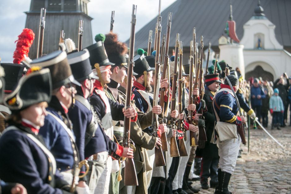 Rumšiškės virto mūšio lauku: Napoleono patrankos paskandino muziejų dūmuose