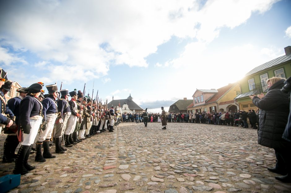 Rumšiškės virto mūšio lauku: Napoleono patrankos paskandino muziejų dūmuose