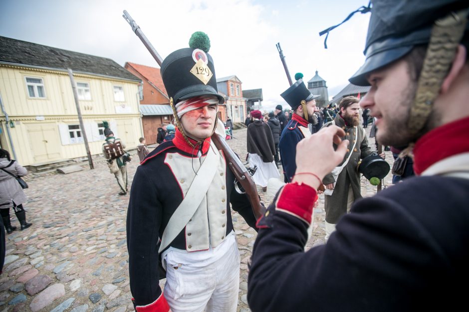 Rumšiškės virto mūšio lauku: Napoleono patrankos paskandino muziejų dūmuose