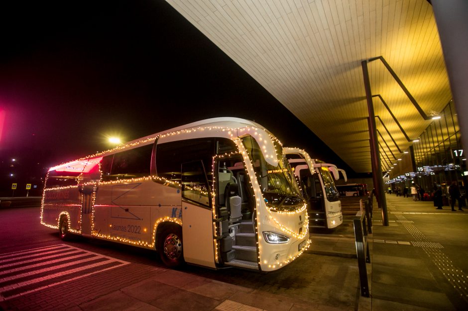 Į gatves išriedėjo kalėdinis autobusas! (nuotraukų galerija)