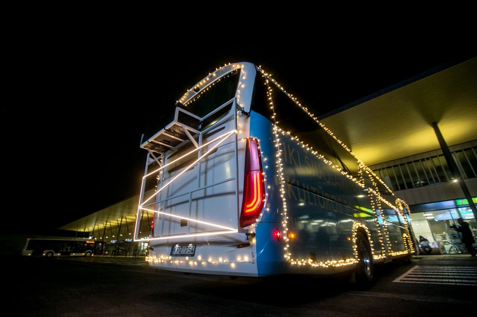 Į gatves išriedėjo kalėdinis autobusas! (nuotraukų galerija)