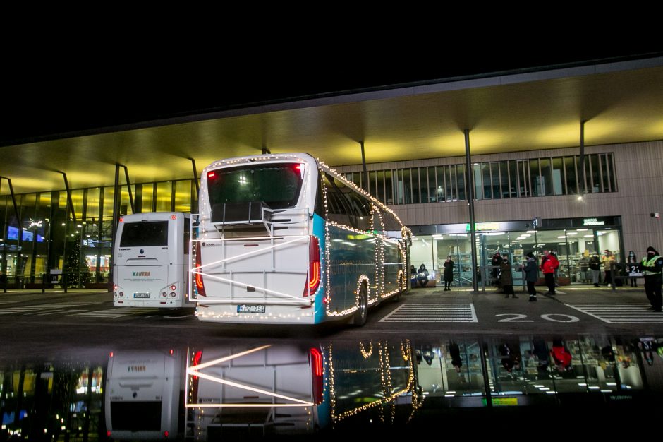 Į gatves išriedėjo kalėdinis autobusas! (nuotraukų galerija)