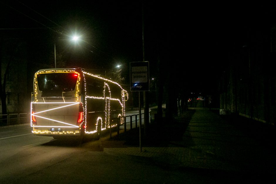 Į gatves išriedėjo kalėdinis autobusas! (nuotraukų galerija)