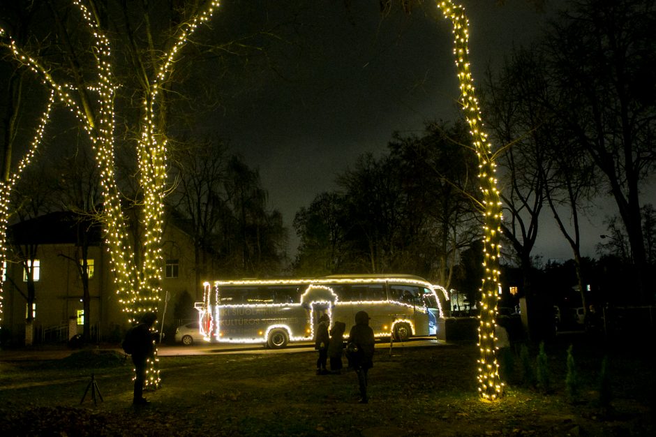 Į gatves išriedėjo kalėdinis autobusas! (nuotraukų galerija)