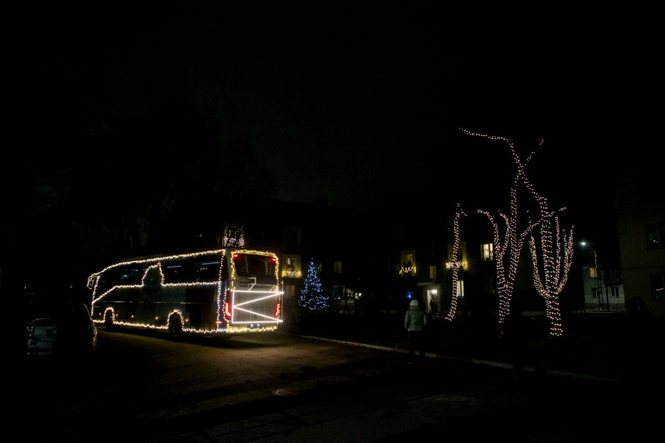 Į gatves išriedėjo kalėdinis autobusas! (nuotraukų galerija)