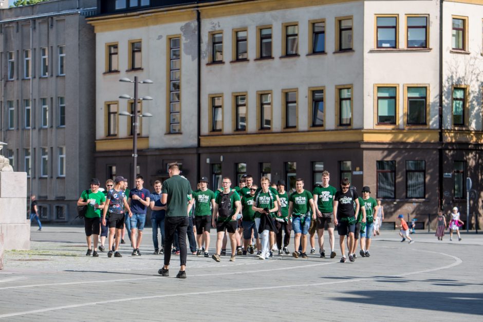 Prieš „Žalgirio“ ir „Ryto“ dvikovą žalgiriečių fanai surengė eitynes