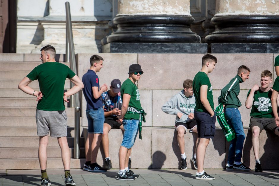 Prieš „Žalgirio“ ir „Ryto“ dvikovą žalgiriečių fanai surengė eitynes