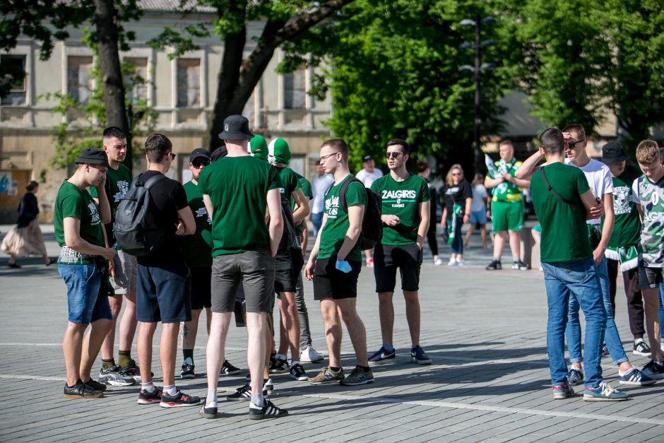 Prieš „Žalgirio“ ir „Ryto“ dvikovą žalgiriečių fanai surengė eitynes