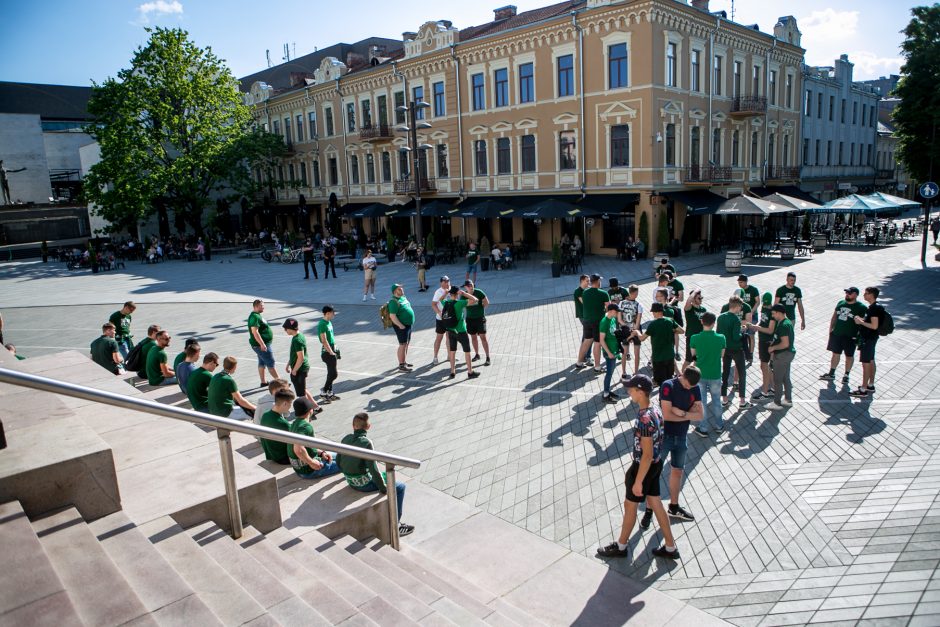 Prieš „Žalgirio“ ir „Ryto“ dvikovą žalgiriečių fanai surengė eitynes