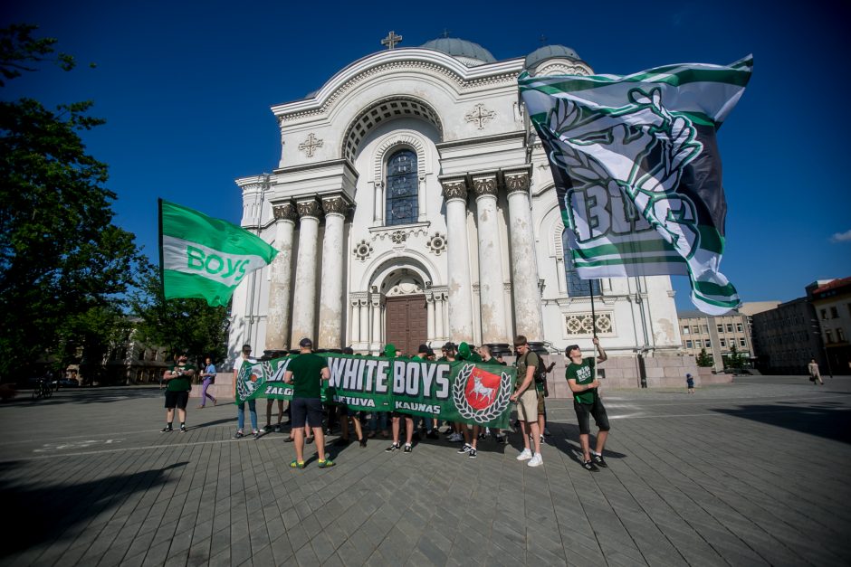 Prieš „Žalgirio“ ir „Ryto“ dvikovą žalgiriečių fanai surengė eitynes